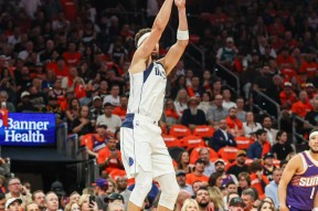 晋级下一阶段首场状态出色，独行侠观众沸腾！，库里重返赛场全场沸腾不已的简单介绍-万博登录